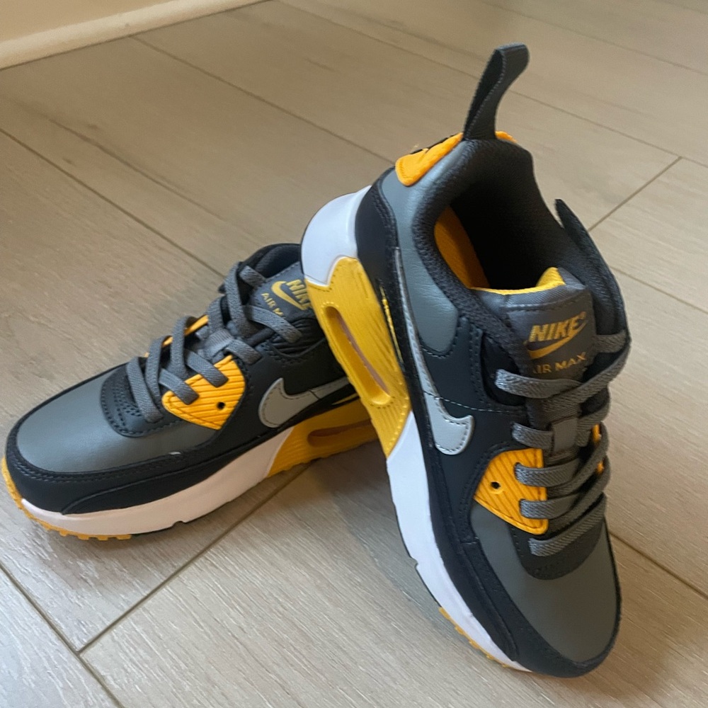 Nike Air Max 90 easy on Little Kids 12C